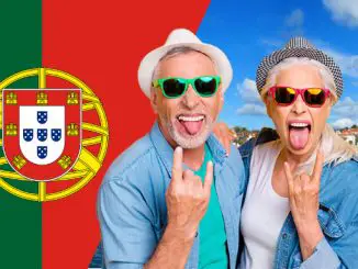 Couple de retraités heureux de vivre au Portugal