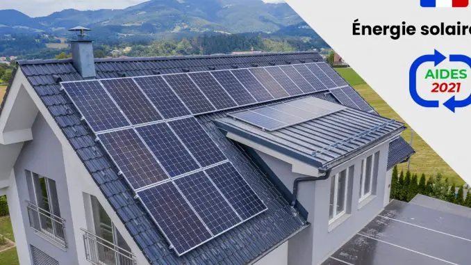 installation de panneaux photovoltaiques sur un toit de maison